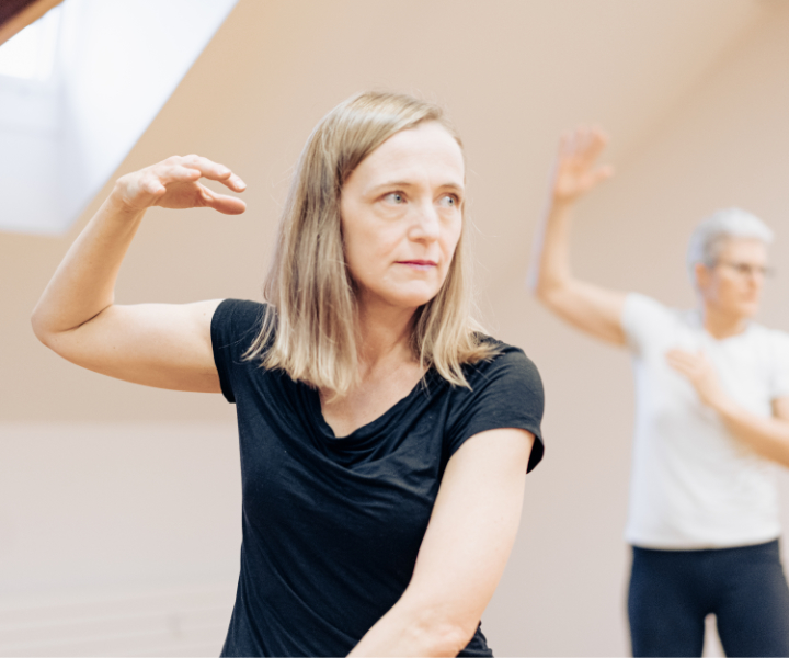 Susanne Mundwiler beim unterrichten ihrer Tai Chi Kurse